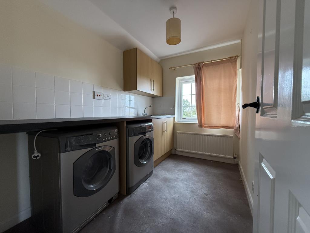 Lot: 77 - FOUR-BEDROOM COTTAGE REQUIRING MODERNISATION - Utility room